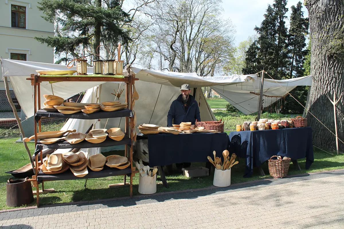 Wnętrze rekonstruowanej chaty
